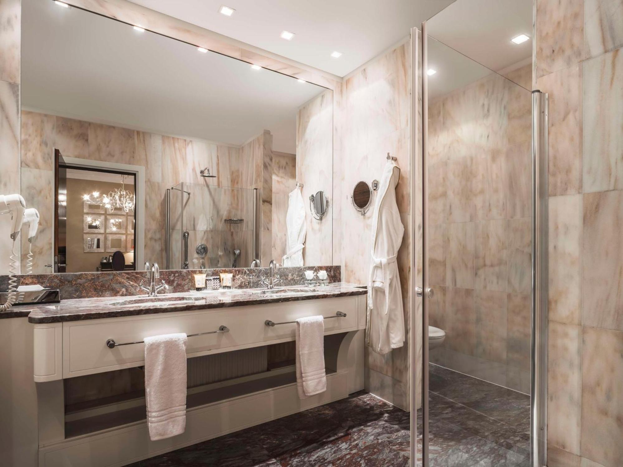 Готель Anantara New York Palace - A Leading Of The World