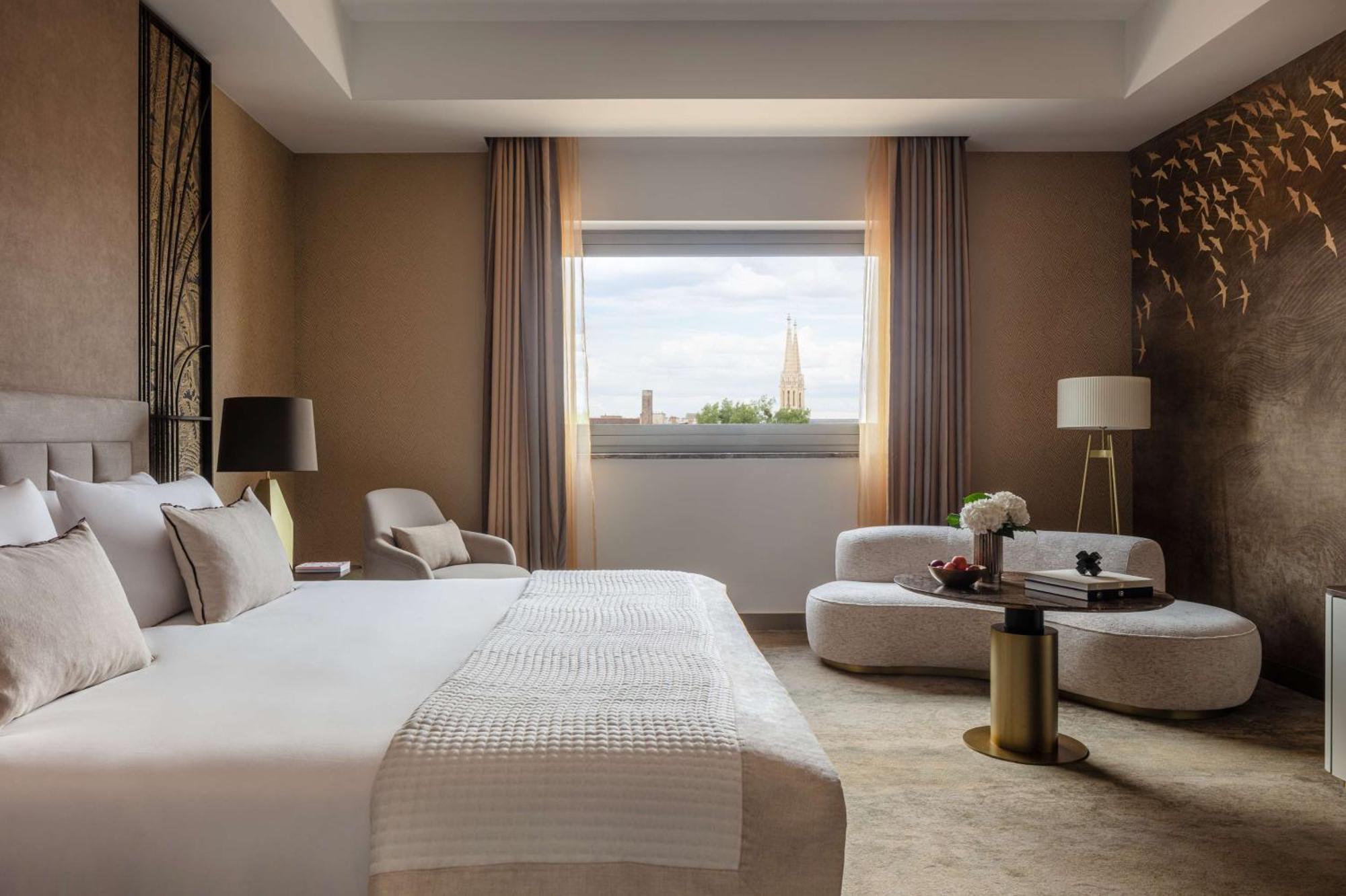 Готель Anantara New York Palace - A Leading Of The World 5*