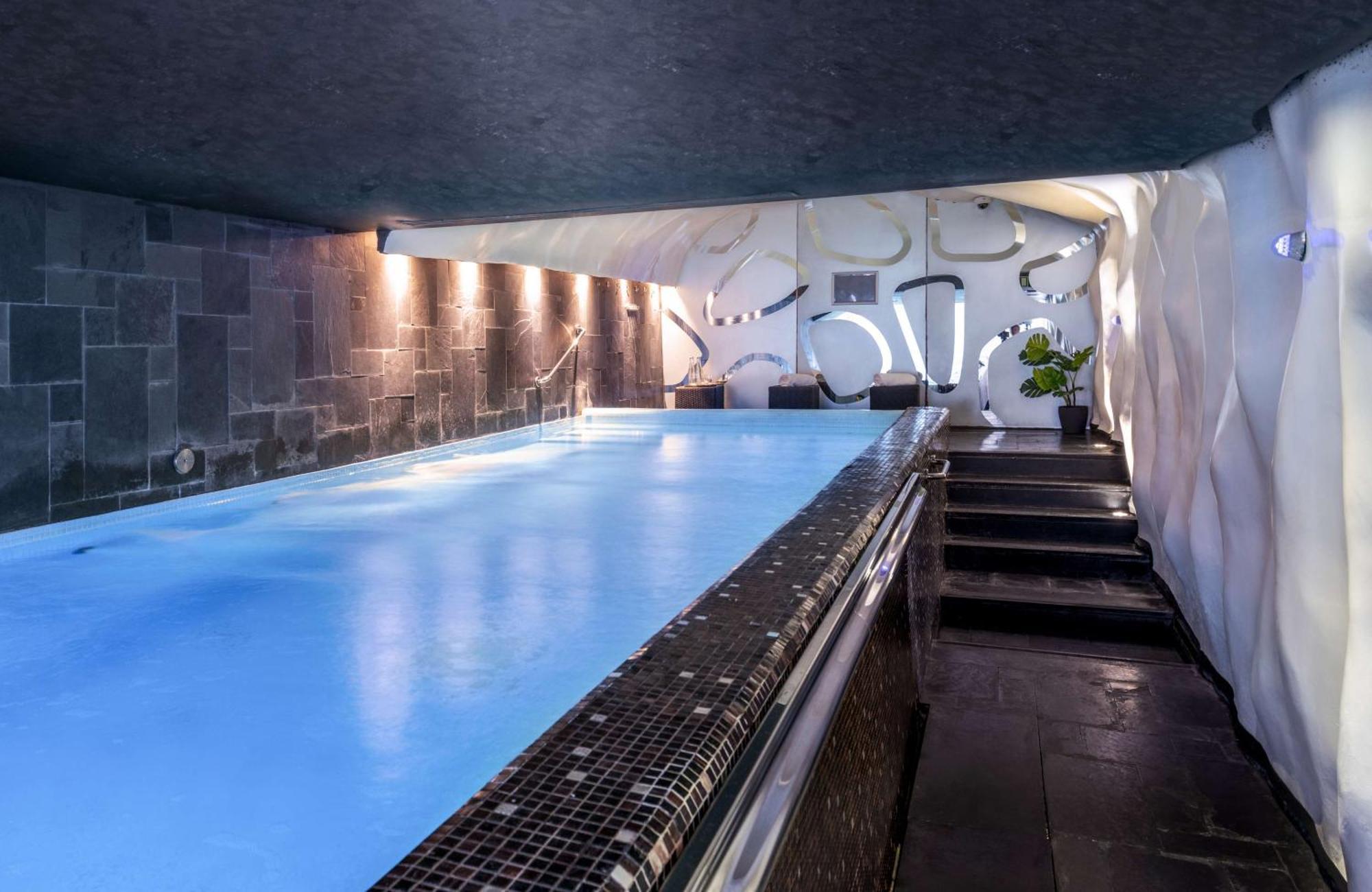 Отель Anantara New York Palace - A Leading Of The World